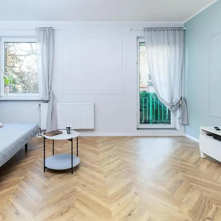23 Marca By Renters Apartman *