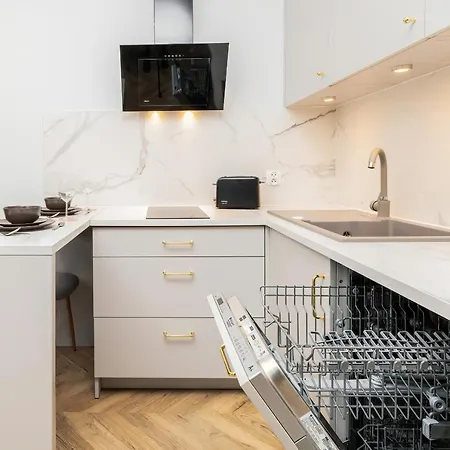 23 Marca By Renters Apartman *